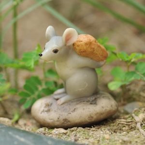 estatua de raton para el jardin